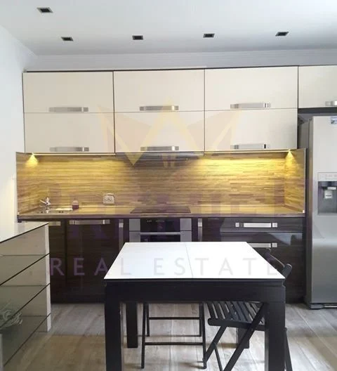 Тристаен апартамент до НДК - - снимка 9 - Имоти Премиер