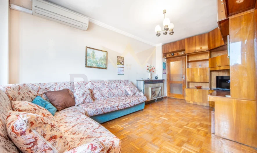 Тристаен апартамент до Руското училище -  - снимка 1 - Имоти Премиер