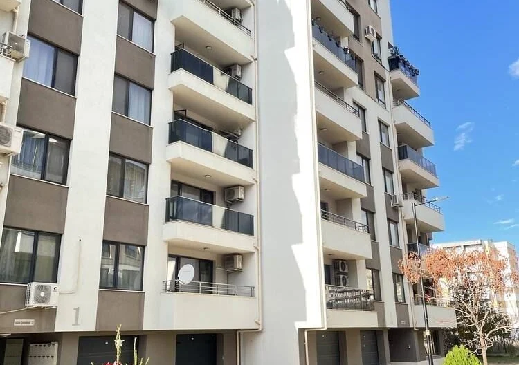 Тристаен апартамент + Гараж в кв.Въстанически, Пловдив -  - снимка 9 - Имоти Премиер