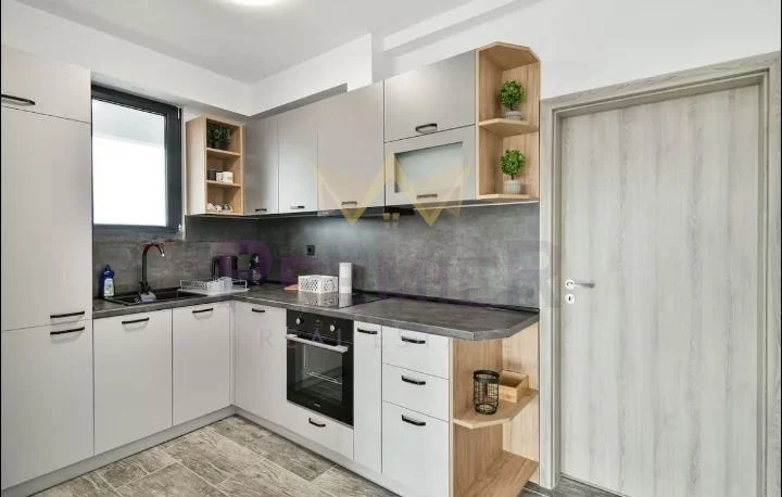 ТРИСТАЕН АПАРТАМЕНТ, ИДЕАЛЕН ЦЕНТЪР -  - снимка 1 - Имоти Премиер