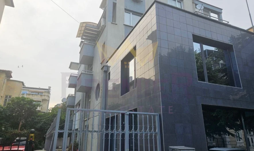 ТРИСТАЕН АПАРТАМЕНТ, ИДЕАЛЕН ЦЕНТЪР -  - снимка 16 - Имоти Премиер