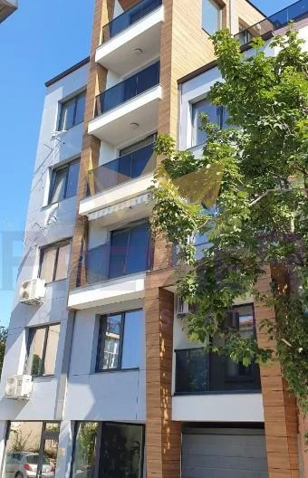 ТРИСТАЕН АПАРТАМЕНТ, ИДЕАЛЕН ЦЕНТЪР - - снимка 8 - Имоти Премиер