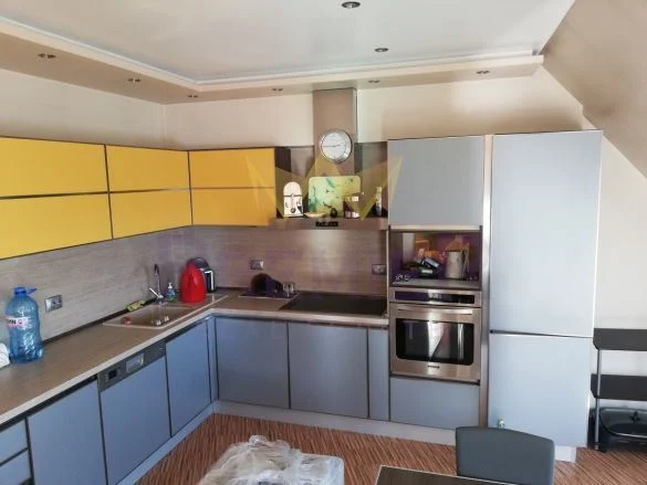 ТРИСТАЕН АПАРТАМЕНТ КОЛХОЗЕН ПАЗАР -  - снимка 1 - Имоти Премиер