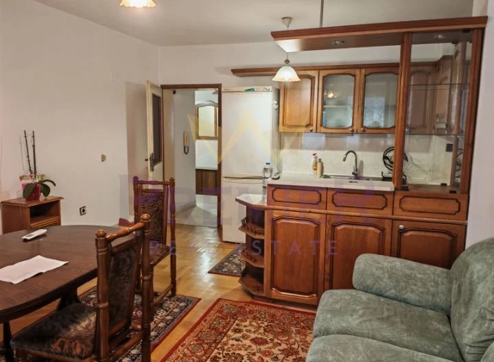 ТРИСТАЕН АПАРТАМЕНТ, КОЛХОЗЕН ПАЗАР - - снимка 1 - Имоти Премиер