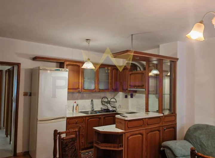 ТРИСТАЕН АПАРТАМЕНТ, КОЛХОЗЕН ПАЗАР - - снимка 2 - Имоти Премиер