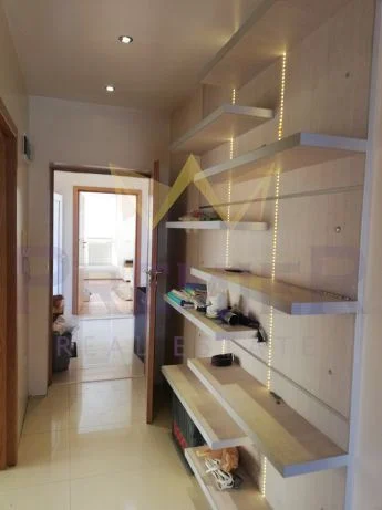 ТРИСТАЕН АПАРТАМЕНТ КОЛХОЗЕН ПАЗАР -  - снимка 4 - Имоти Премиер