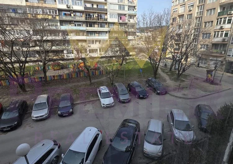 Тристаен апартамент, кв. Левски -  - снимка 10 - Имоти Премиер