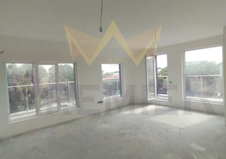 Тристаен апартамент кв.Аспарухово -  - снимка 1 - Имоти Премиер