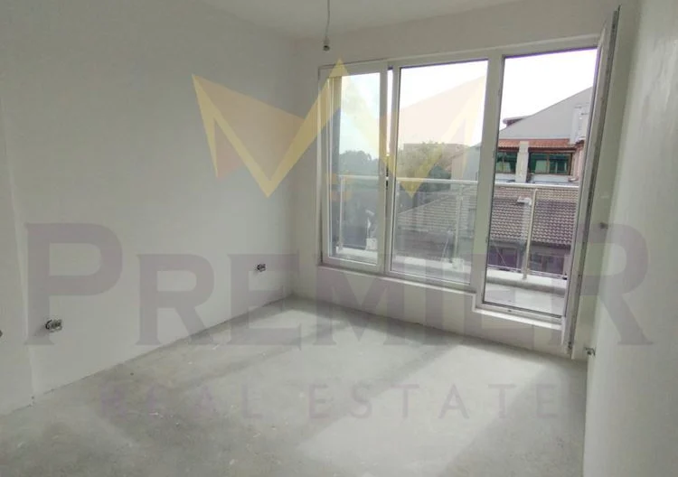 Тристаен апартамент кв.Аспарухово - - снимка 2 - Имоти Премиер