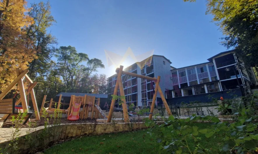 Тристаен апартамент, м-т Ален Мак-165 кв.м. - - снимка 1 - Имоти Премиер