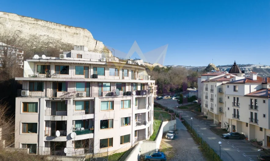 Тристаен апартамент на метри от морето -  - снимка 17 - Имоти Премиер