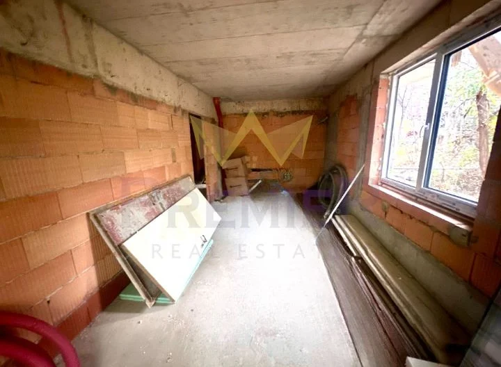 Тристаен апартамент с 2 Паркоместа в цената – базар Левски -  - снимка 1 - Имоти Премиер