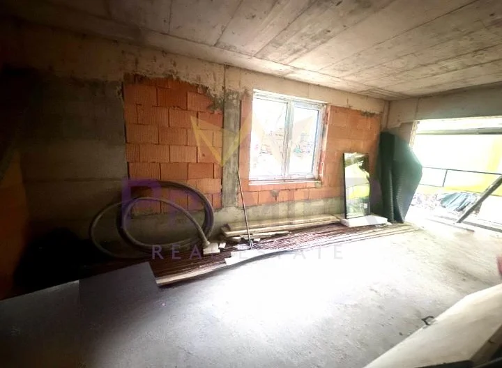 Тристаен апартамент с 2 Паркоместа в цената – базар Левски -  - снимка 2 - Имоти Премиер