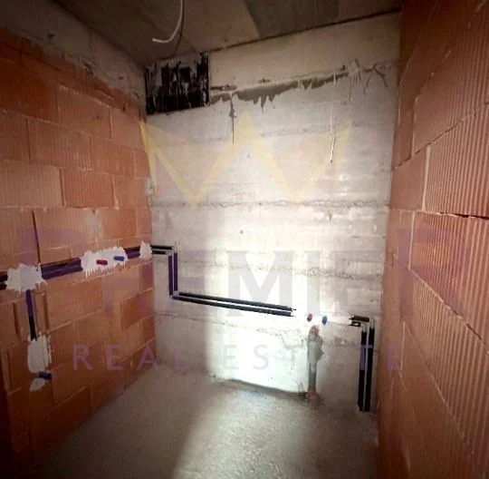 Тристаен апартамент с 2 Паркоместа в цената – базар Левски - - снимка 3 - Имоти Премиер