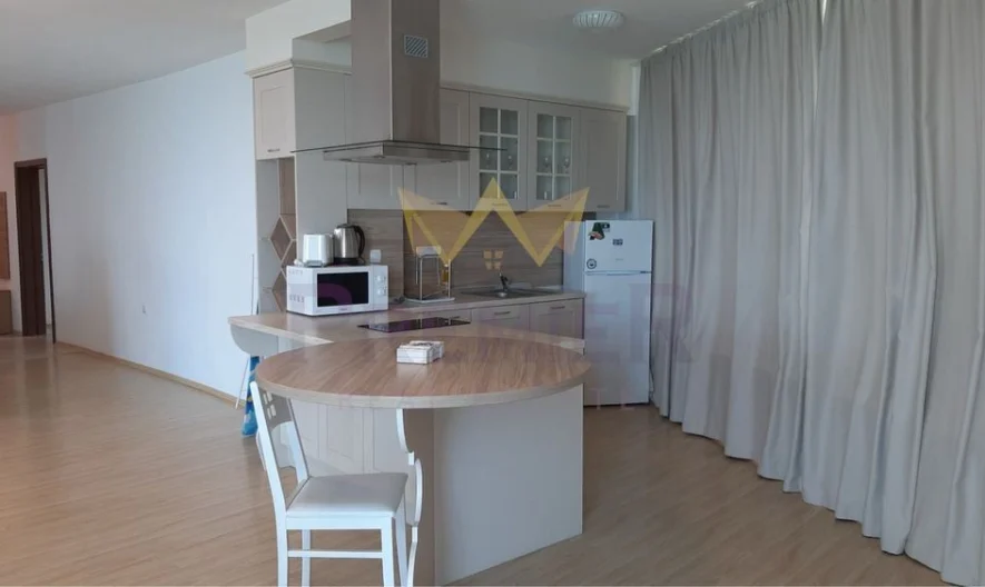 тристаен апартамент с изключителна площ и отлично разпределение в гр. Бяла, обл. Варна. -  - снимка 3 - Имоти Премиер