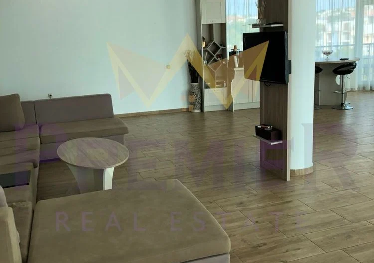 тристаен апартамент с изключителна площ и отлично разпределение в гр. Бяла, обл. Варна. -  - снимка 6 - Имоти Премиер