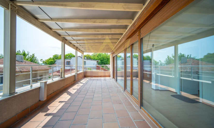 Тристаен апартамент с морска панорама в град Балчик ! - - снимка 16 - Имоти Премиер