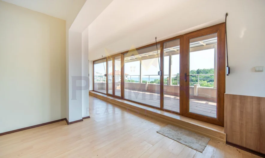 Тристаен апартамент с морска панорама в град Балчик ! - - снимка 4 - Имоти Премиер