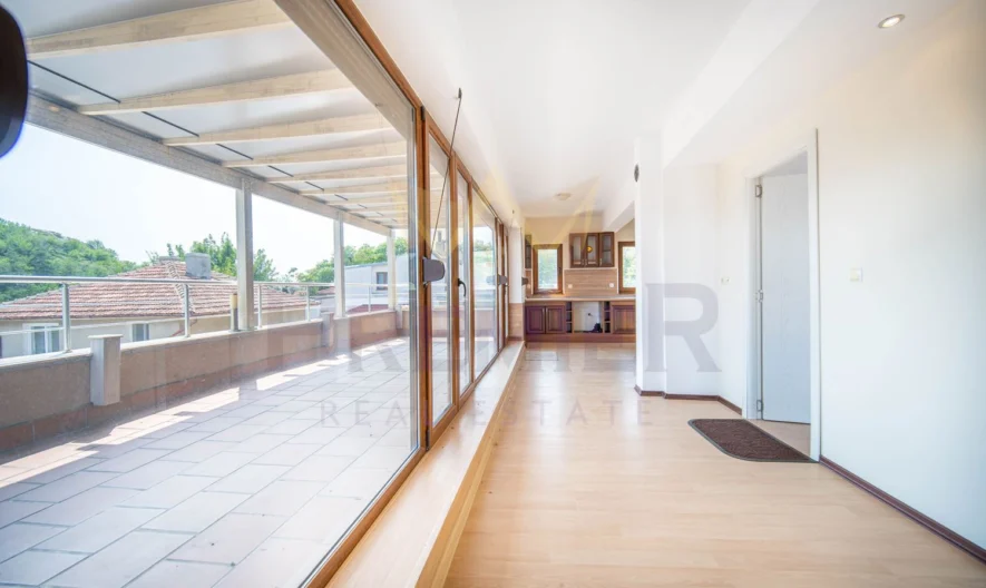 Тристаен апартамент с морска панорама в град Балчик ! - - снимка 6 - Имоти Премиер