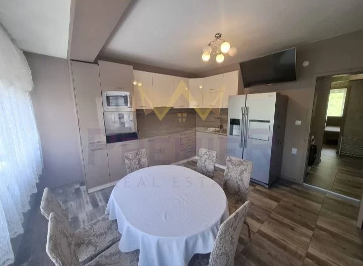 Тристаен апартамент с отлична локация в кв. Възраждане, гр. Бургас -  - снимка 1 - Имоти Премиер