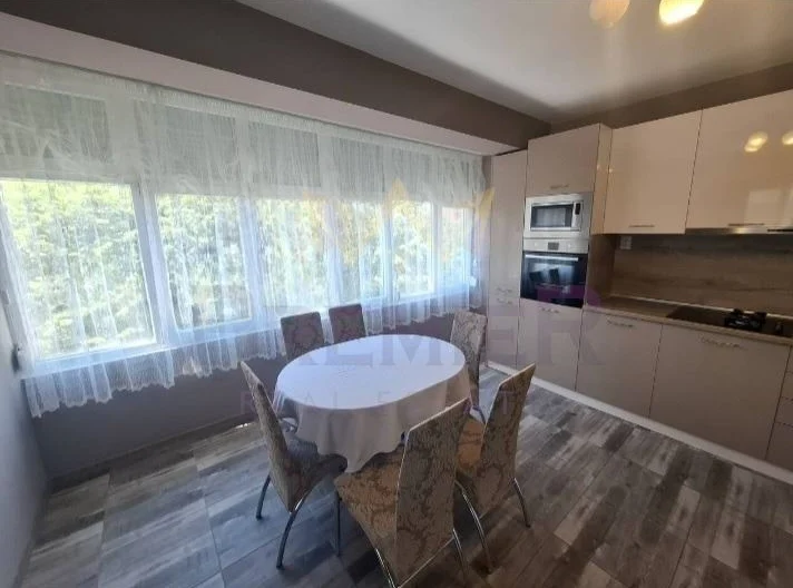 Тристаен апартамент с отлична локация в кв. Възраждане, гр. Бургас -  - снимка 2 - Имоти Премиер