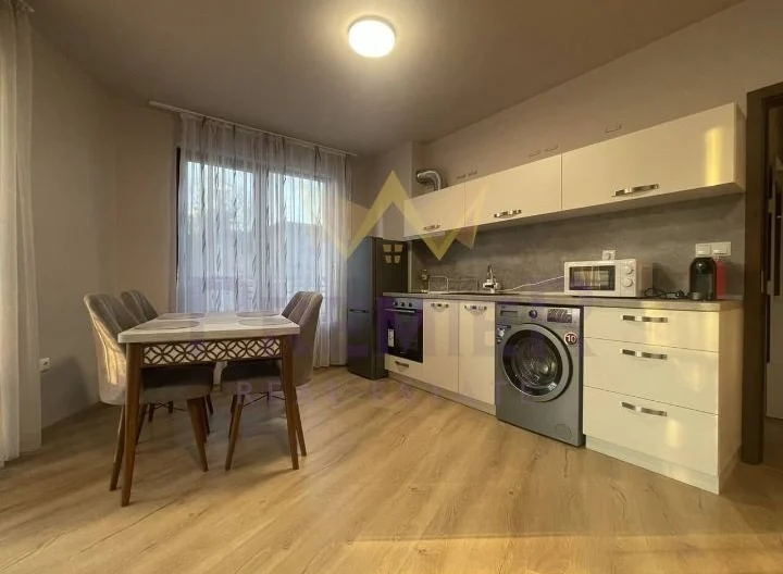 ТРИСТАЕН АПАРТАМЕНТ, ШИРОК ЦЕНТЪР - - снимка 1 - Имоти Премиер