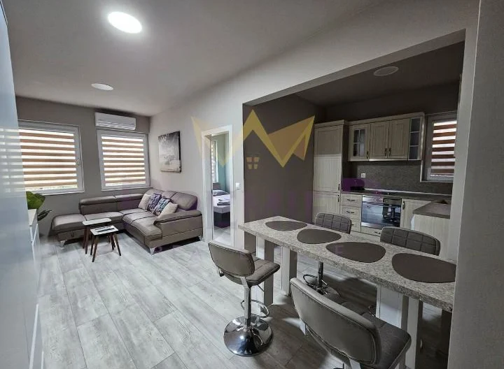 ТРИСТАЕН АПАРТАМЕНТ, ШИРОК ЦЕНТЪР -  - снимка 2 - Имоти Премиер