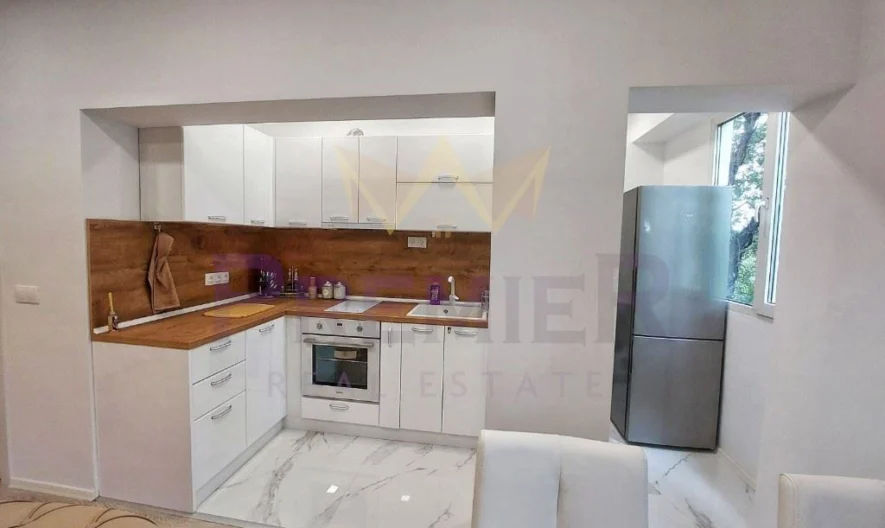 ТРИСТАЕН АПАРТАМЕНТ ЦЕНТЪР -  - снимка 1 - Имоти Премиер