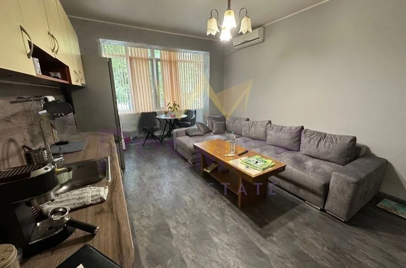 Тристаен апартамент център - - снимка 1 - Имоти Премиер