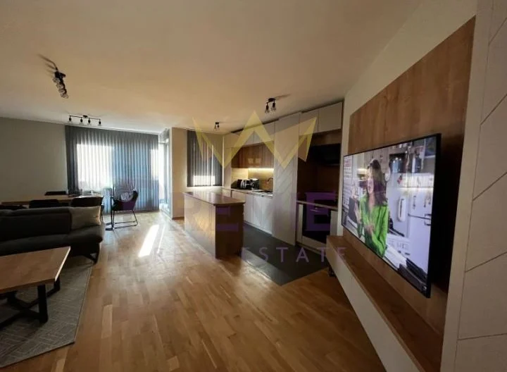 Тристаен апартамент ЦЕНТЪР - - снимка 1 - Имоти Премиер