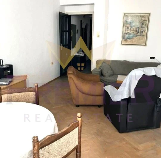 Тристаен апартамент ЦЕНТЪР - - снимка 1 - Имоти Премиер