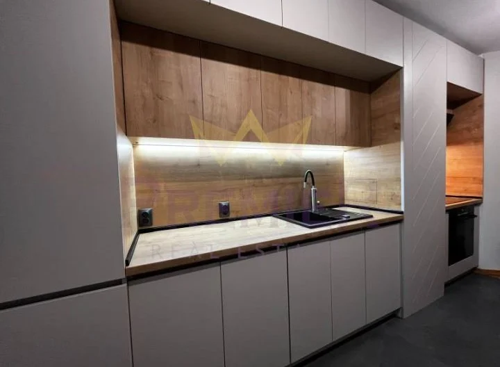 Тристаен апартамент ЦЕНТЪР - - снимка 2 - Имоти Премиер