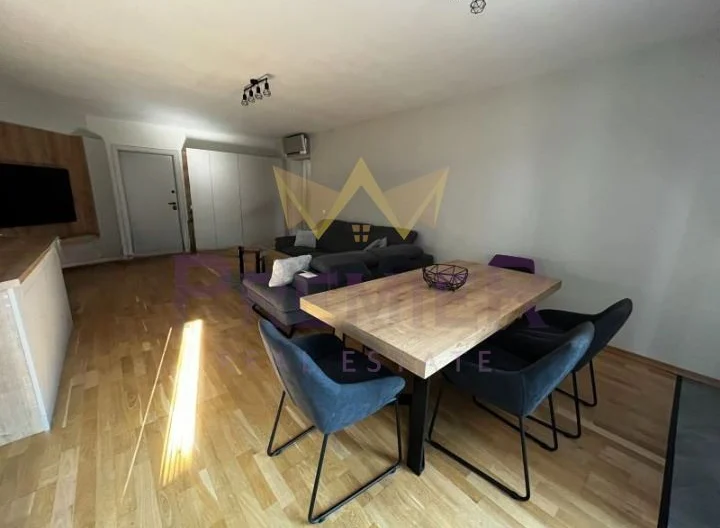 Тристаен апартамент ЦЕНТЪР -  - снимка 2 - Имоти Премиер