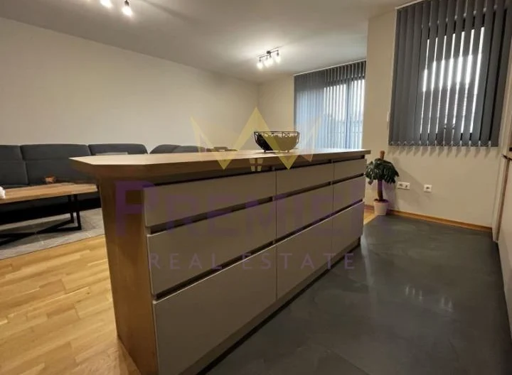 Тристаен апартамент ЦЕНТЪР - - снимка 6 - Имоти Премиер