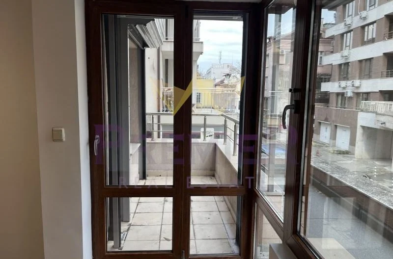 Тристаен апартамент Център - - снимка 9 - Имоти Премиер