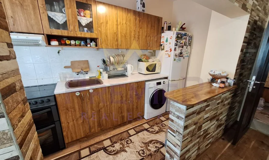 Тристаен апартамент в идеален център на гр. Добрич -  - снимка 1 - Имоти Премиер