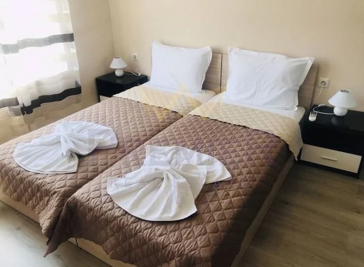 Тристаен апартамент в к.к Слънчев бряг -  - снимка 1 - Имоти Премиер