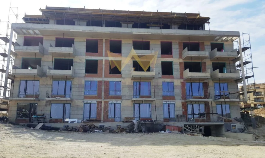 тристаен апартамент в к.к. Св. Св. Константин и Елена -  - снимка 1 - Имоти Премиер