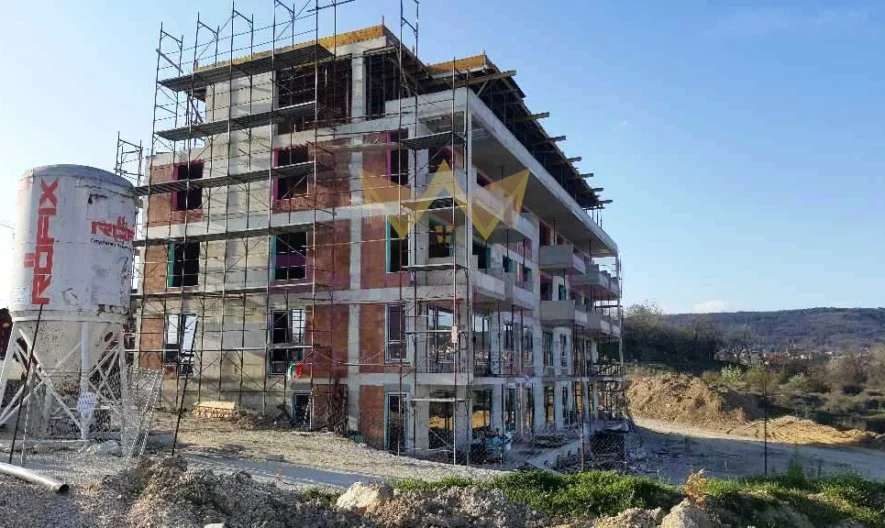 тристаен апартамент в к.к. Св. Св. Константин и Елена - - снимка 1 - Имоти Премиер