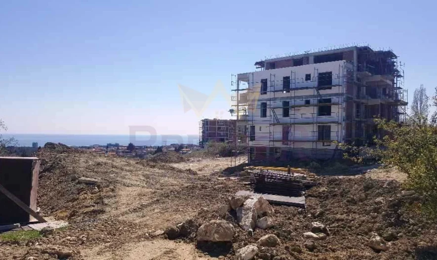 тристаен апартамент в к.к. Св. Св. Константин и Елена - - снимка 2 - Имоти Премиер