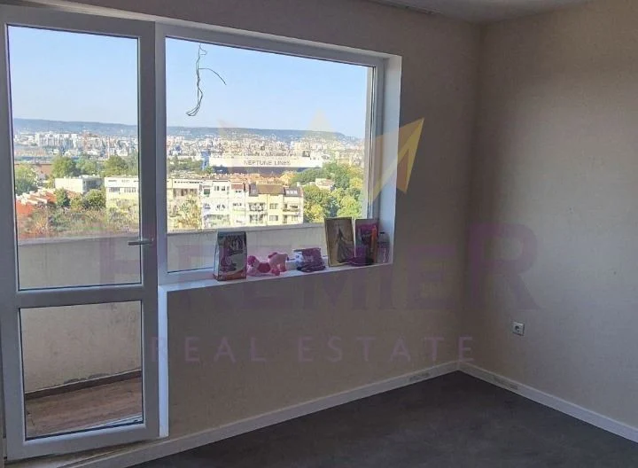 Тристаен Апартамент в кв. Аспарухово -  - снимка 8 - Имоти Премиер