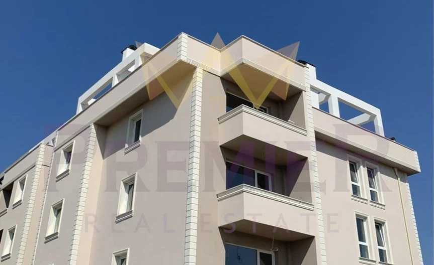 Тристаен апартамент  в кв. Остромила -  - снимка 1 - Имоти Премиер