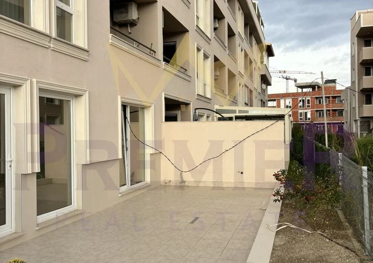 Тристаен апартамент  в кв. Остромила -  - снимка 2 - Имоти Премиер