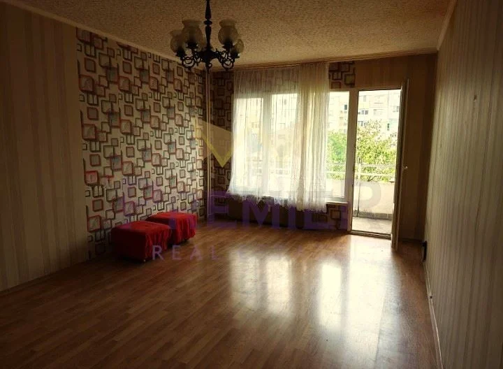 Тристаен апартамент в кв. Разсадника -  - снимка 1 - Имоти Премиер