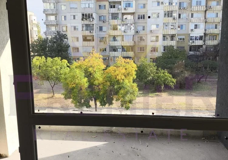 Тристаен апартамент в кв. Тракия -  - снимка 9 - Имоти Премиер