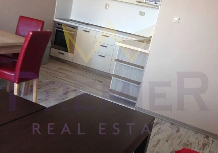 Тристаен апартамент в кв.Въстанически -  - снимка 3 - Имоти Премиер