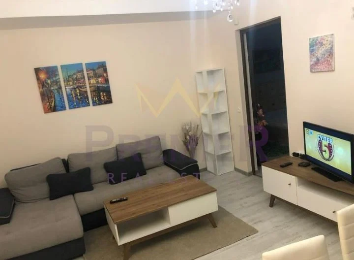 Тристаен апартамент в района на кв.Център -  - снимка 1 - Имоти Премиер