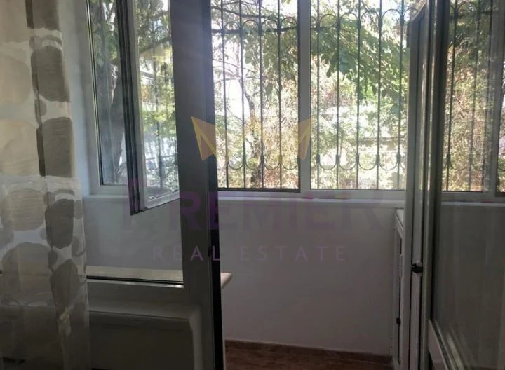 Тристаен апартамент в района на кв.Център -  - снимка 12 - Имоти Премиер