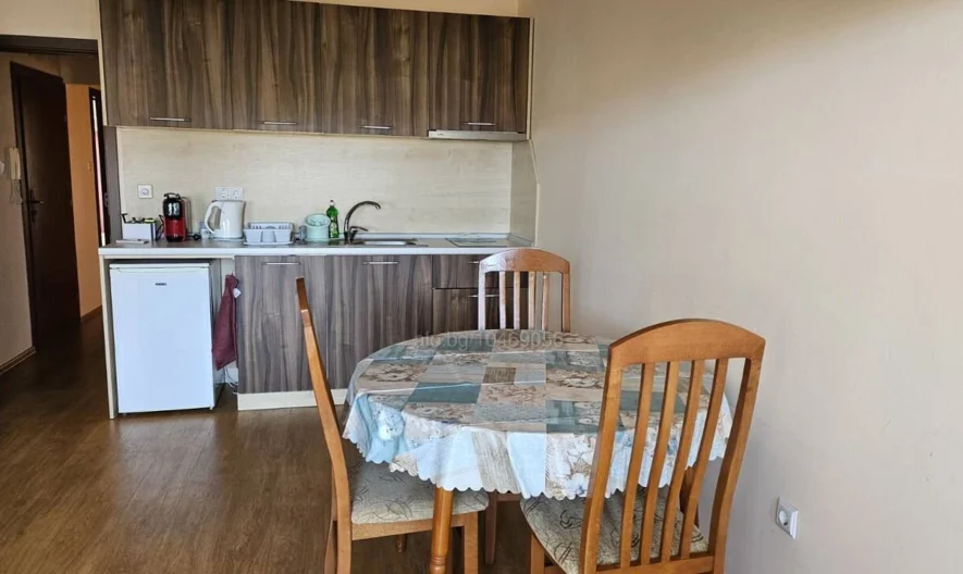 Тристаен апартамент в широкия център на Царево - - снимка 7 - Имоти Премиер