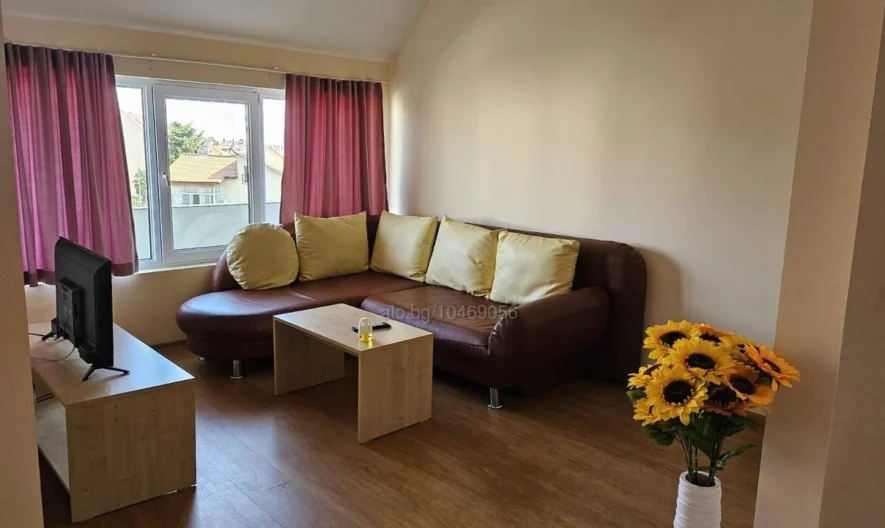 Тристаен апартамент в широкия център на Царево - - снимка 8 - Имоти Премиер